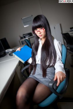少女从腿中突击